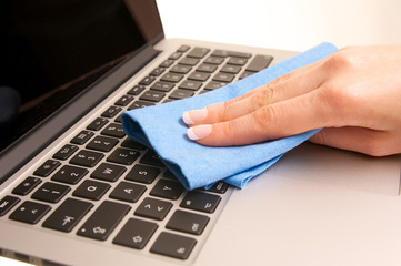 Notebook Tastatur reinigen