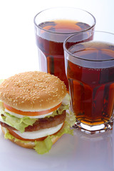 Bibita con hamburger
