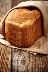 Fototapeta na wymiar Domowy chleb na desce