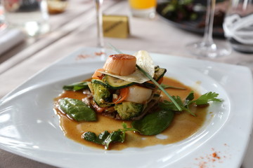 Mille feuille de Saint-Jacques et ses légumes 4