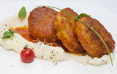 Морковные котлетки с картофельным пюре