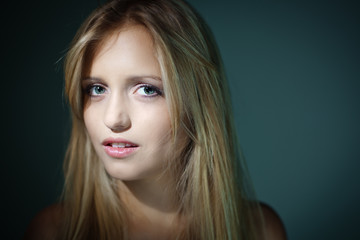 Naklejka premium Portrait of beautiful young woman