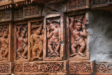 プティア　踊る人々の小さなレリーフ