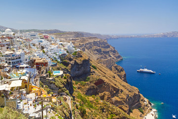 Fototapeta na wymiar Miasto Fira na klifie wyspie Santorini, Grecja