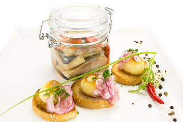 Сельдь с бутербродами