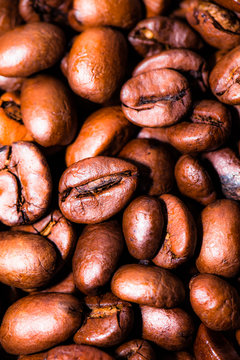 Coffee beans on grunge wooden background © Curioso.Photography