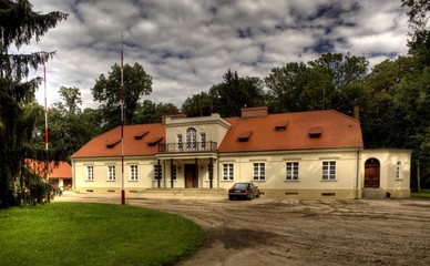 Fototapeta na wymiar Trybunał w Drzewce w Polsce