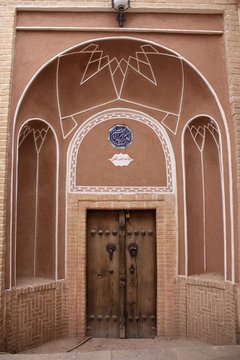 Porte de maison historique à Kashan, Iran