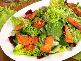 Salat mit Lachs
