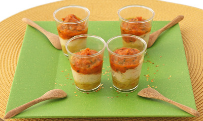 Verrines de rougets et poivrons grillés