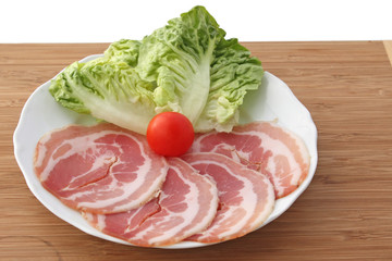 Salade et charcuterie