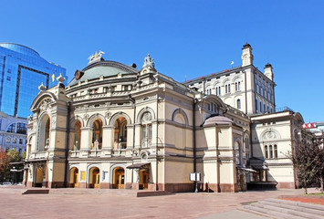 Fototapeta na wymiar Opera w Kijowie na Ukrainie