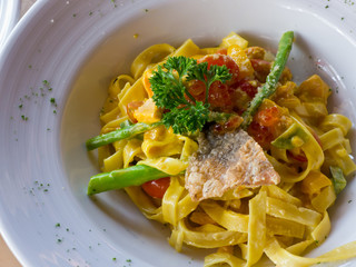 Pasta salmon with cream sauce