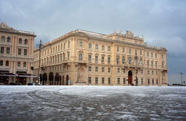 Fototapeta na wymiar Pałac w regionie, Trieste