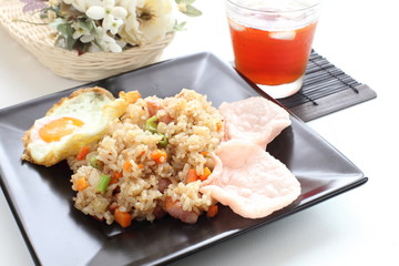 indonesian food, rasi goreng with java tea