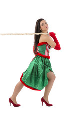 junge sexy brünette Frau im Weihnachtskostüm