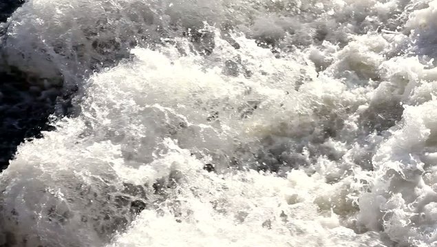 Sehr schnell flie&szlig;endes Wasser