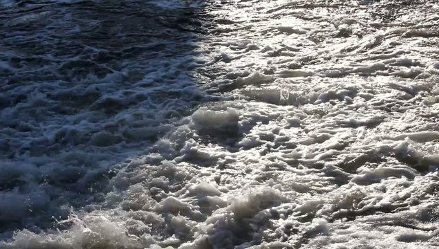 Schnell flie&szlig;endes Wasser