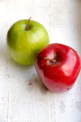 Obst  für die Gesundheit - zwei Äpfel