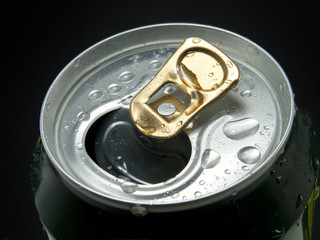 Aluminum can with water drops