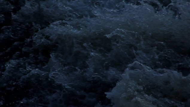 Schnell rauschendes Wasser