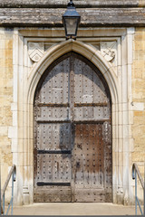 Fototapeta na wymiar Średniowieczne stare drzwi