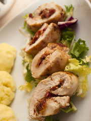 Roladki z suszonymi pomidorami serem mozzarella