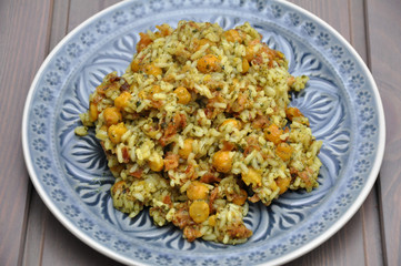 Basmati Reis mit Kichererbsen, Röstzwiebel, Dill und Koriander