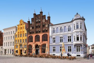 Fototapeta na wymiar Häuserfront Stralsund Marktplatz