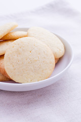 Fototapeta na wymiar domowe ciasteczka z cytryną chip na serwetce