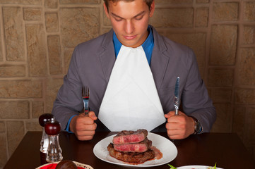 eat a beef steak