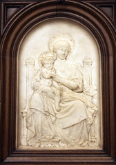 Fototapeta na wymiar Najświętsza Maryja Panna z Dzieciątkiem Jezus