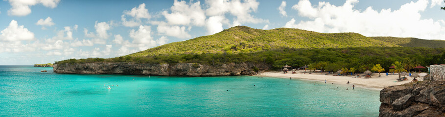 Beautiful beach with turquoise waters in the Caribbean - obrazy, fototapety, plakaty