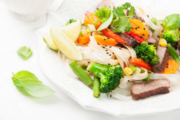 Stir-fry with beef, vegetables and noodle