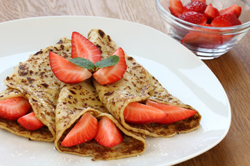 eierkuchen mit erdbeeren