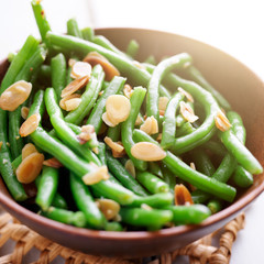 Green beans with almonds