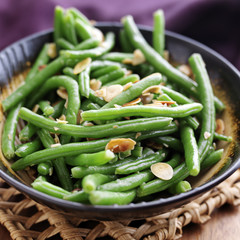 Green beans with almonds