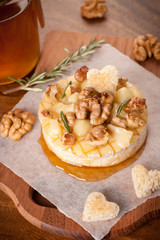 Baked Camembert with walnuts and honey
