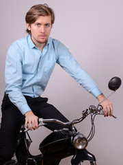mann auf moped © photo 5000