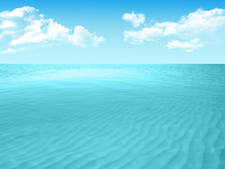 Fototapeta na wymiar Błękitne morze z falami i jasnego nieba