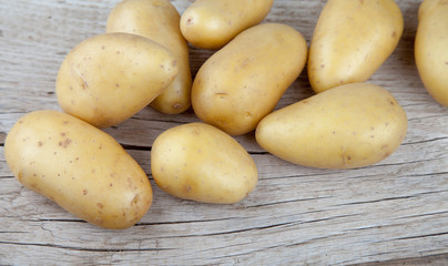 Kartoffeln auf Holz VIII