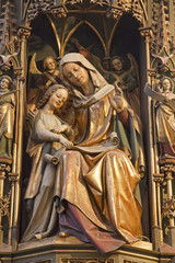 Fototapeta na wymiar Kosice - Pomnik świętej Anny i Marii - Elizabeth katedra