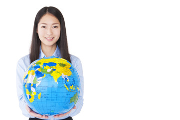 地球儀を持った女性