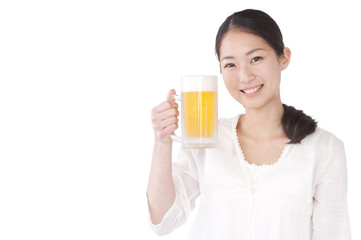 ビールジョッキを持った女性