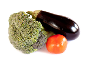 tomates rouge , aubergine et brocoli bio