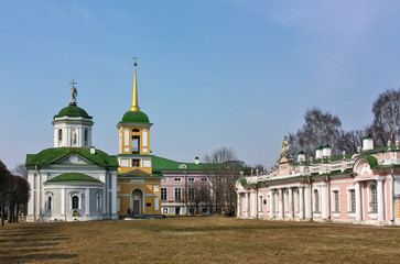 Fototapeta na wymiar Kuskowo Kościół i dzwonnica, Moskwa