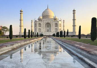 Zelfklevend Fotobehang India Taj Mahal at sunrise