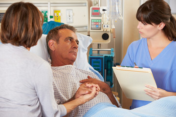 Nurse Talking To Couple On Ward