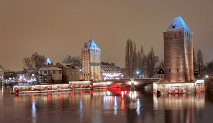Ponts couverts de Strasbourg enneigés