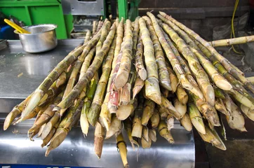 Foto op Plexiglas fresh sugarcane in Delhi bazaar, India © Alis Photo